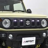 IPF「グリルマーカー for ジムニー」純正グリル装着例（ホワイト）