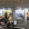 「イラストレーターが描く YAMAHAバイクのあるスタイル展」がYamaha E-Ride Baseで開催