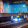 レッドブルRB8がマドリード地下鉄の線路を初走行