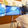 自転車シミュレーターを体験する様子