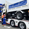 子どもたちが「当て板」で鈑金体験！ “本物”の道具や車両でチャレンジする姿にプロたちも熱視線…未来のクルマ社会を支える人材育成と、現場のプロの誇りを伝える二日間【ジュニアメカニック2026＠福岡】