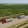 ダイムラーが米国の公道で行うトラック隊列走行試験（イメージ）