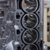 日産GT-Rのエンジンに採用されている「ミラーボアコーティング」を2.5リットルエンジンに拡大