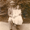 エミール・イェリネックと娘のメルセデス・イェリネック（1895年ごろ）