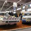 1984年マツダRX-7グループBと1988年マツダ323 4WDグループN。パリ・レトロモビル2011で