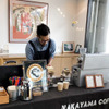 「nakayama coffee」のスタッフがハンドドリップコーヒーをつくっている様子