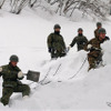 新潟県津南町で除雪作業にあたる自衛隊（2005年1月）