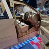 ダイハツの小型ミニバン『シグラ』の段ボール製の実物大モデル（GIIAS 2024）