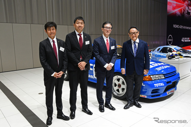 左から日産モータースポーツ＆カスタマイズの田中利和氏、同・木賀新一氏、同・片桐隆夫氏、STMO（スーパー耐久未来機構）として招かれた豊田章男トヨタ自動車会長