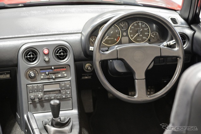 ロードスターやRX-7などのマツダブース…ノスタルジック2デイズ 2025