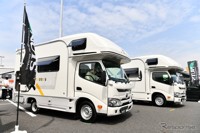 出展されるキャンピングカー
