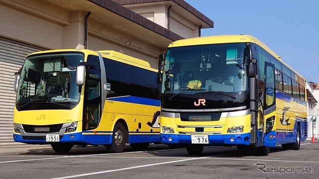 黄色い高速バスと乗務員訓練車（写真は実車）