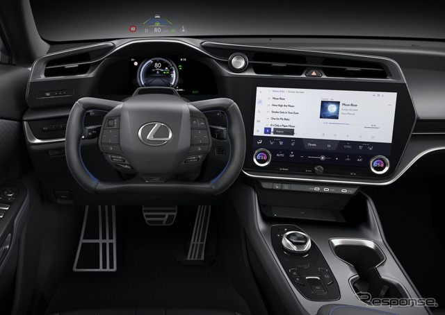 レクサス RZの「F SPORT」に採用されたステアバイワイヤ用ステアリングホイール