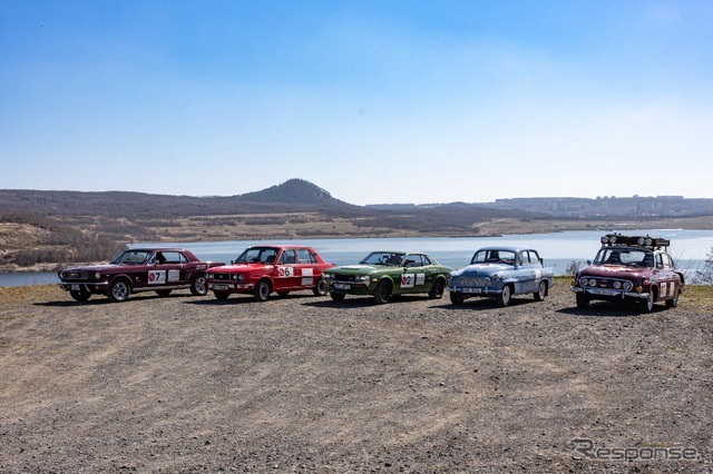 初代『セリカ』など7台、チェコから日本へ1万6000kmをラリー。中央がトヨタ セリカ ST（1977年）