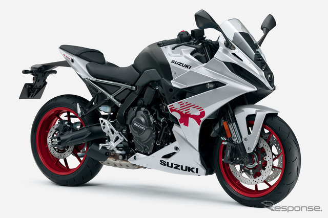 スズキ GSX-8R（マットソードシルバーメタリック）