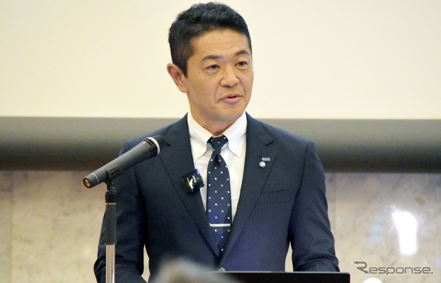 動画について説明するあいおいニッセイ同和損害保険ディーラー営業開発部営業開発グループの中居雅明氏グループ長