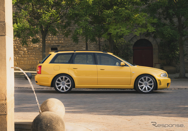 アウディ RS4アバント