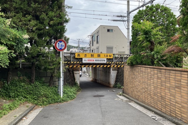 横浜市保土ヶ谷区、相鉄線・上星川～西谷、川島陸橋架道橋：制限1.8m