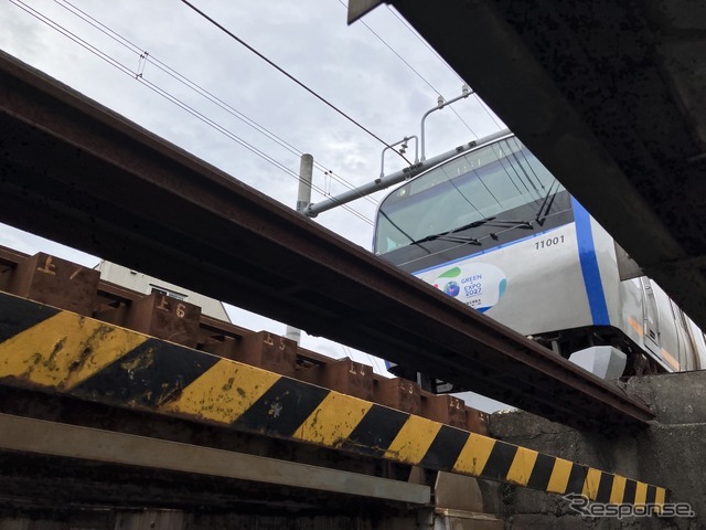 横浜市保土ヶ谷区、相鉄線・上星川～西谷。普通に通行できる公道から撮影。脚立や銀箱や延長棒は使っていない