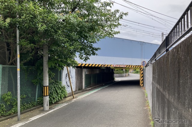 横浜市保土ヶ谷区、相鉄線・西横浜～天王町、今井川架道橋：制限2.0m