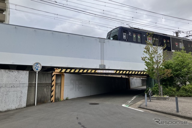 横浜市保土ヶ谷区、相鉄線・西横浜～天王町、今井川架道橋：制限2.0m