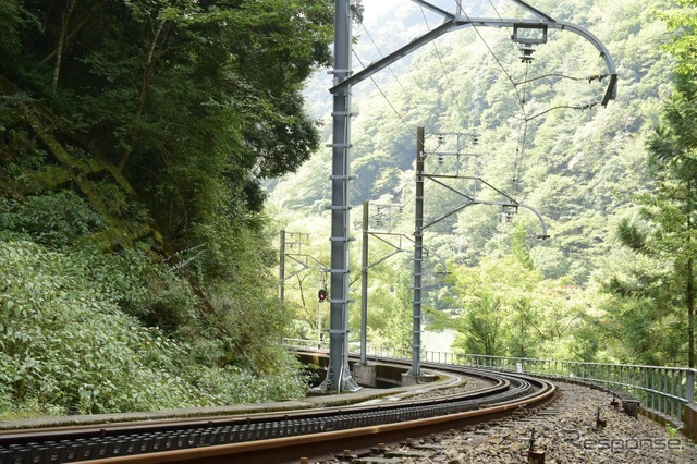アプト式区間の線路
