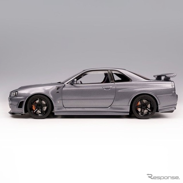 日産『スカイラインGT-R』（BNR34）の1/18スケールミニカー