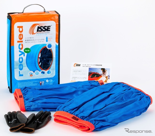 2枚のスノーソックス、手袋、取扱説明書が同梱