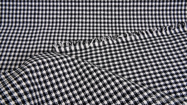 ポルシェが歴史的シート生地を復刻