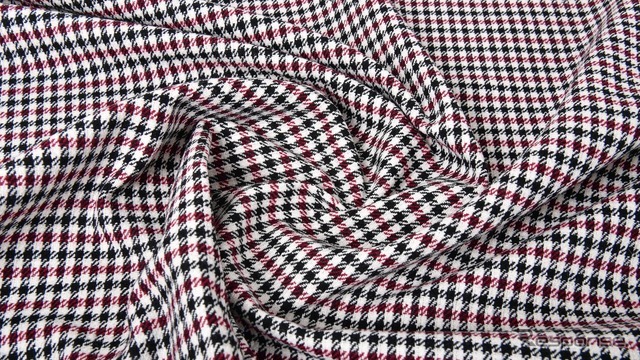 ポルシェが歴史的シート生地を復刻