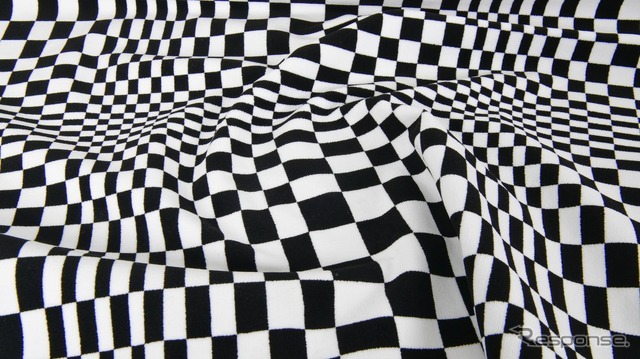 ポルシェが歴史的シート生地を復刻