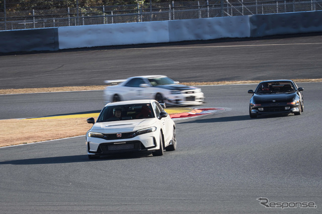 TOYO TIRES PROXES DRIVING PLEASURE