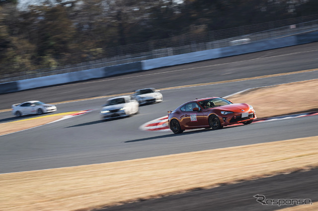 TOYO TIRES PROXES DRIVING PLEASURE