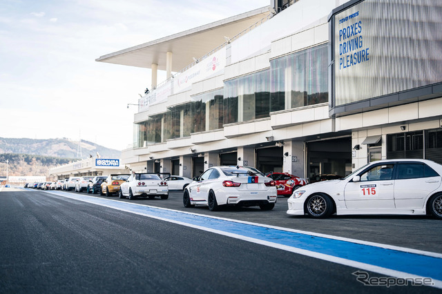 TOYO TIRES PROXES DRIVING PLEASURE