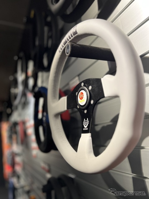 MOMOステアリング日本限定モデル「COMPETITION350 JAPAN LIMITED EDITION 2026」