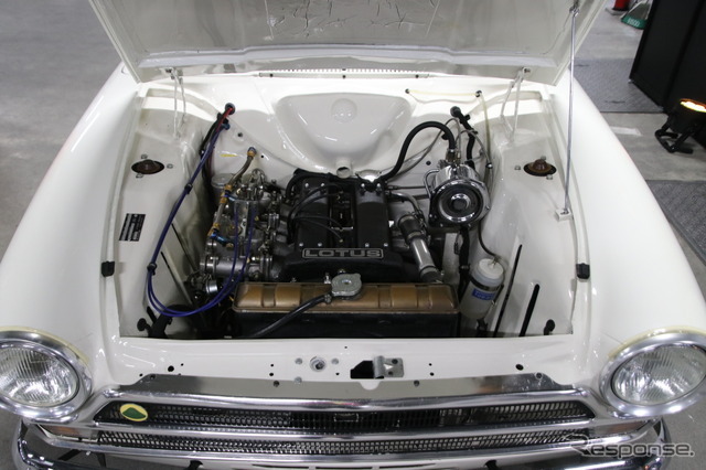 チームロータスのワークスカーのエンジンルーム