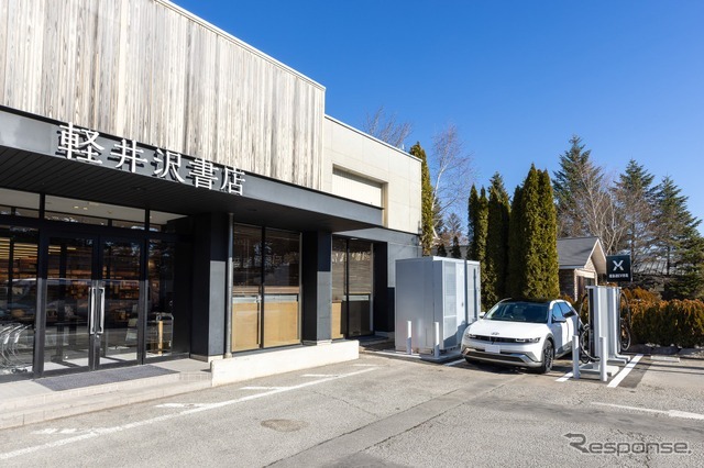 「軽井沢書店」のEVチャージステーション