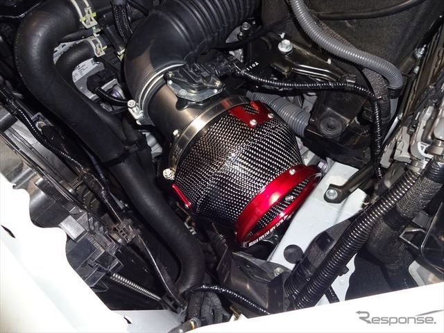 トヨタ・ヴェルファイア（TAHA40W）用カーボンパワー・エア・クリーナー装着例