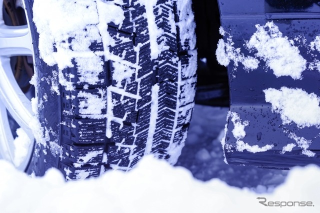 スタッドレスタイヤ（イメージ）