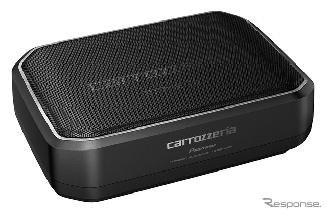 「小型・薄型のパワードサブウーファー（チューンナップサブウーファー）」の一例（カロッツェリア・TS-WX140DA）。