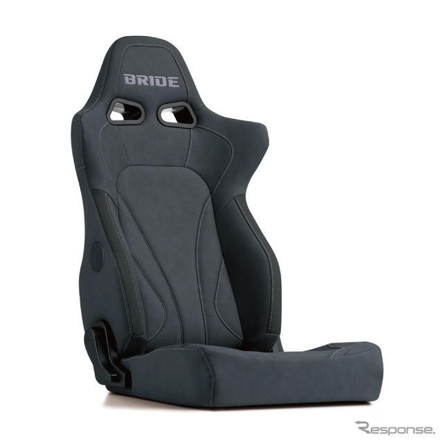 「カーグッズ・オブ・ザ・イヤー2025」を受賞したブリッド「エルゴスター・ヌグレ」