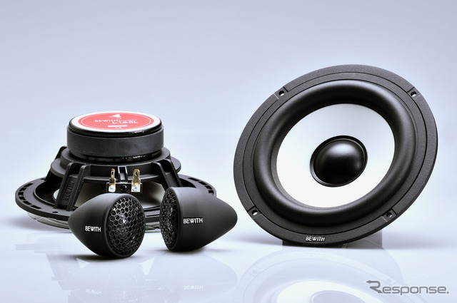 取り付け性の高いミドルグレードスピーカーの一例（ビーウィズ・ルーセント シリーズ）。