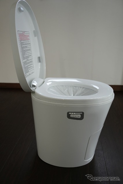 カセット型充電式リチウムバッテリーを搭載した可搬型無水トイレ「フロイキャンプ スマート無水トイレ コンフォート」