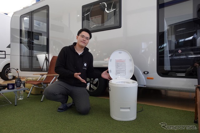 カセット型充電式リチウムバッテリーを搭載した可搬型無水トイレ「フロイキャンプ スマート無水トイレ コンフォート」