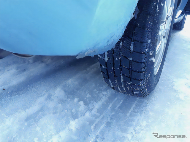 スタッドレスタイヤ（イメージ）