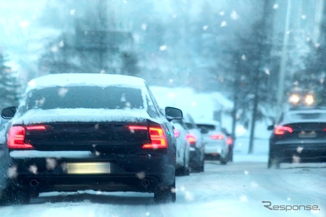 雪道での運転（イメージ）