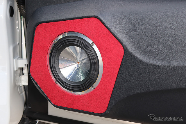 『イングラフ』（青森県八戸市）にて製作されたオーディオカーの一例。