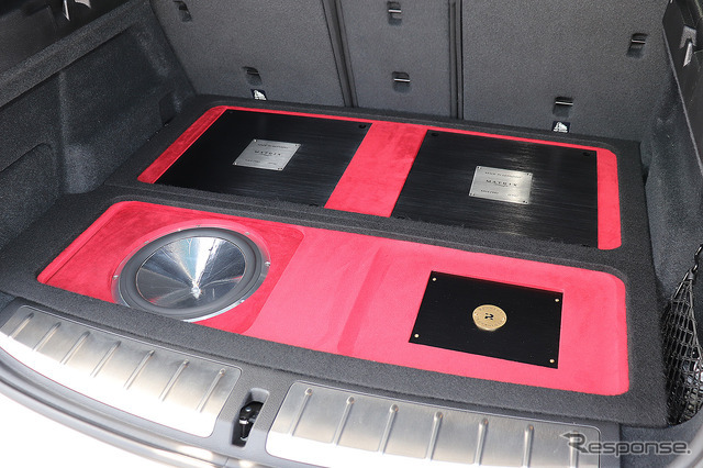 『イングラフ』（青森県八戸市）にて製作されたオーディオカーの一例。