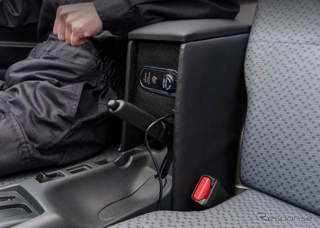 『スーパーキャリイ/キャリイトラック』系列専用LEDコンソールボックス