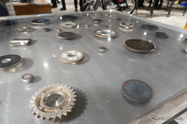 鍛造部品が封入された鍛造テーブル